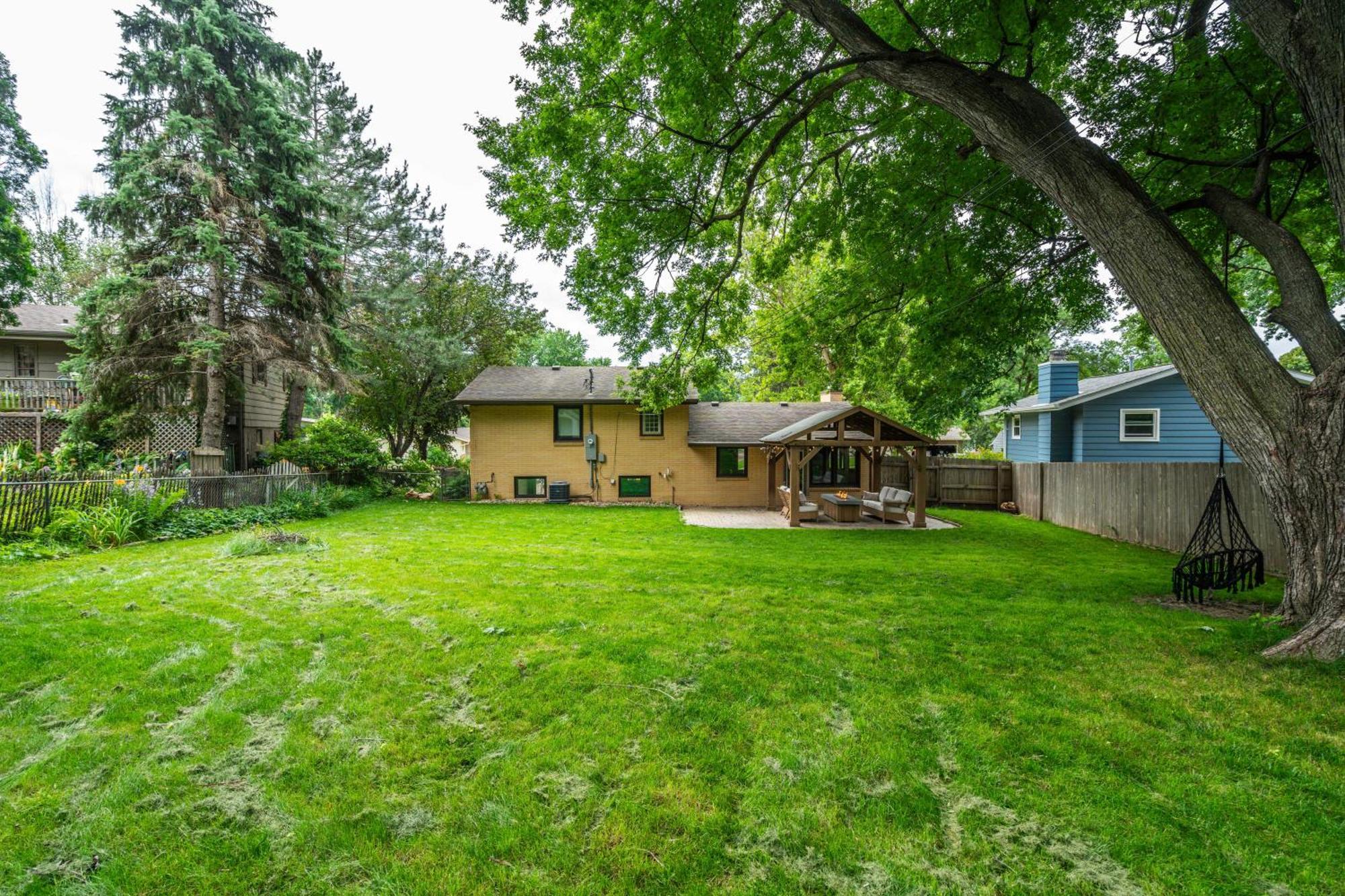 Brick House Villa Sioux Falls Exterior photo