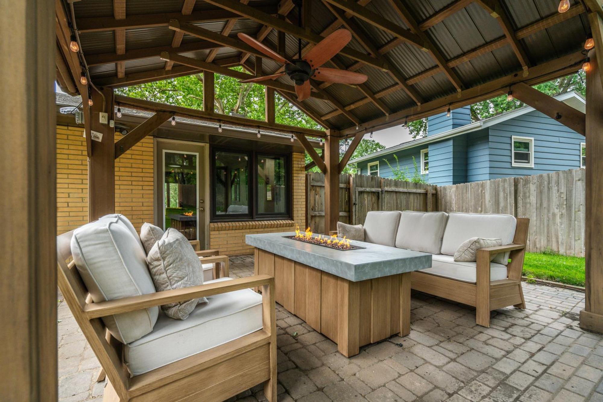 Brick House Villa Sioux Falls Exterior photo