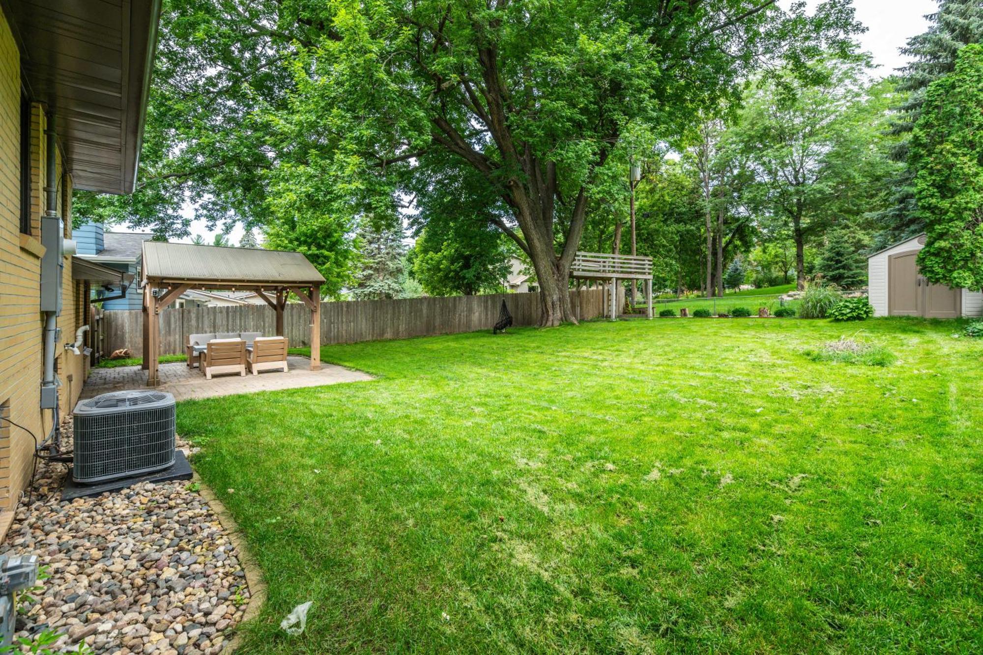 Brick House Villa Sioux Falls Exterior photo