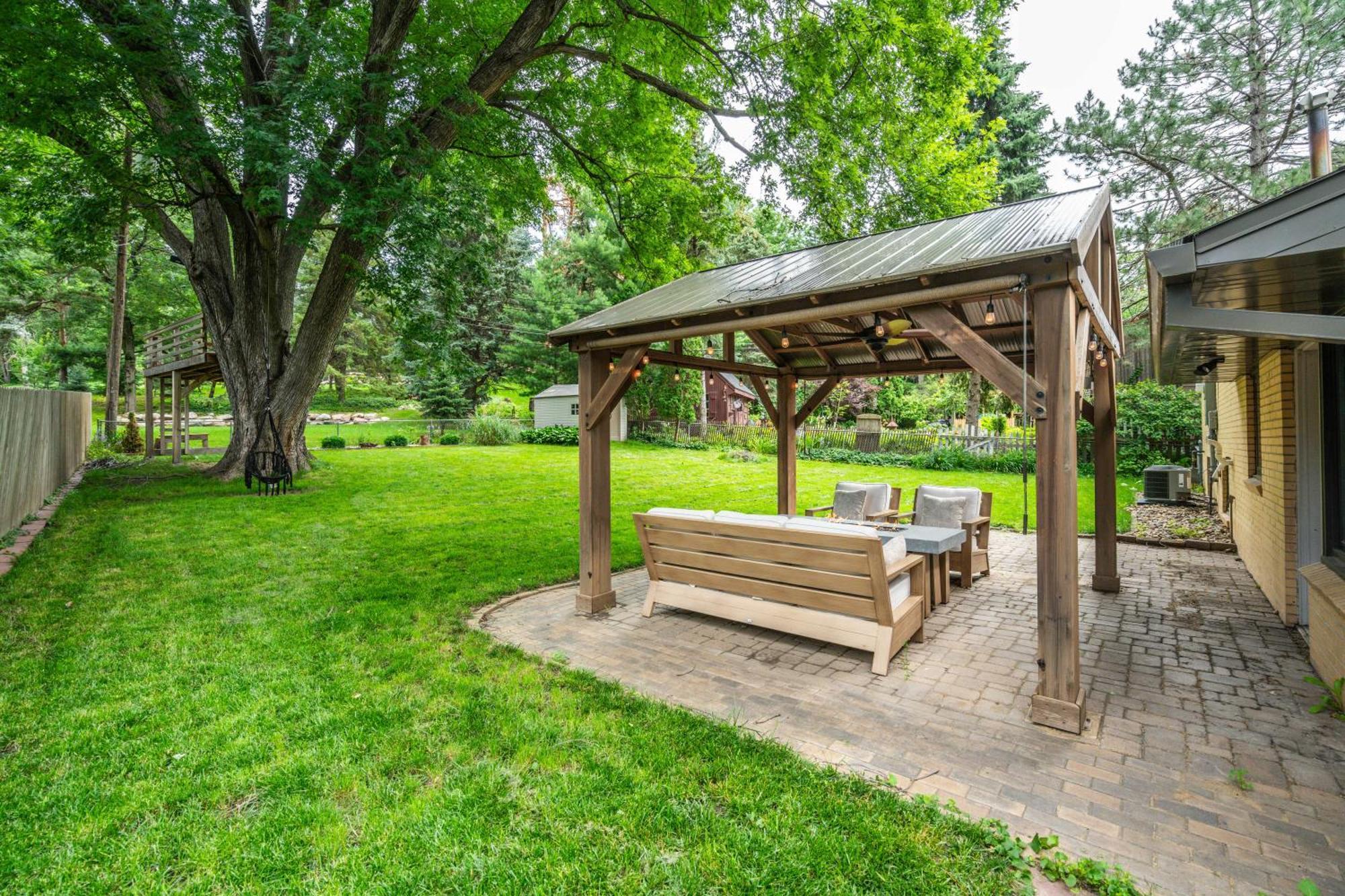 Brick House Villa Sioux Falls Exterior photo