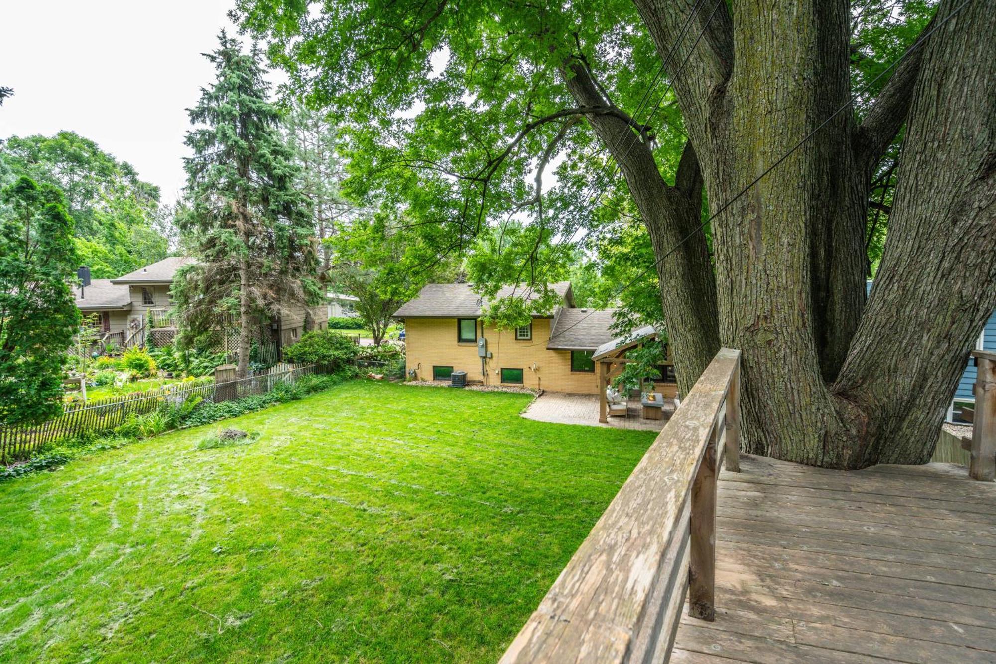 Brick House Villa Sioux Falls Exterior photo